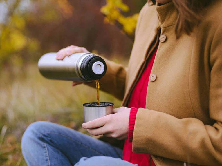 Iš kokios medžiagos reikia pasirinkti termoizoliacinį puodelį?